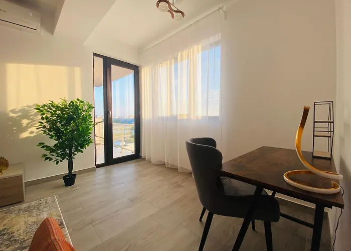 Soho Apartment - City View With Rooftop Garden